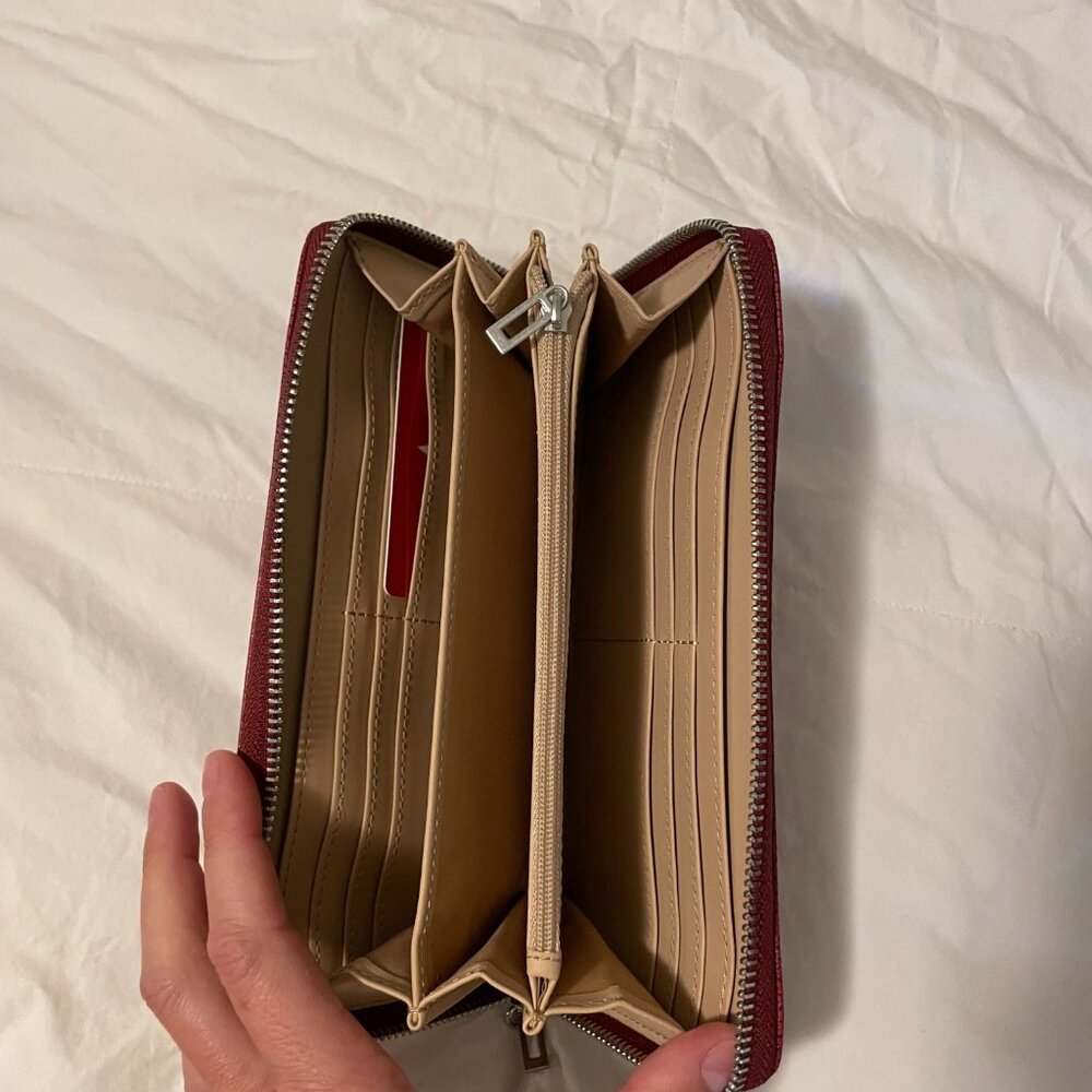 Guess Wallet - Picture 2 of 2